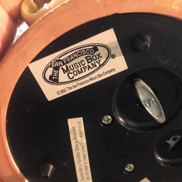 Vintage The San Francisco Music Box We Wish You A Merry Christmas Snow Globe - Picture 4 of 6